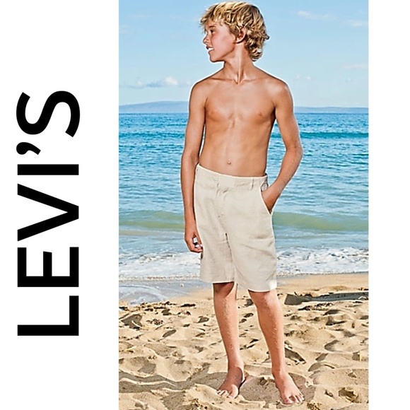 LEVI'S KHAKI SHORTS
